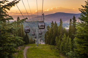 Warm And Cozy 3 Bedroom Ski In, Ski Out Condo In Snowmass Base Village